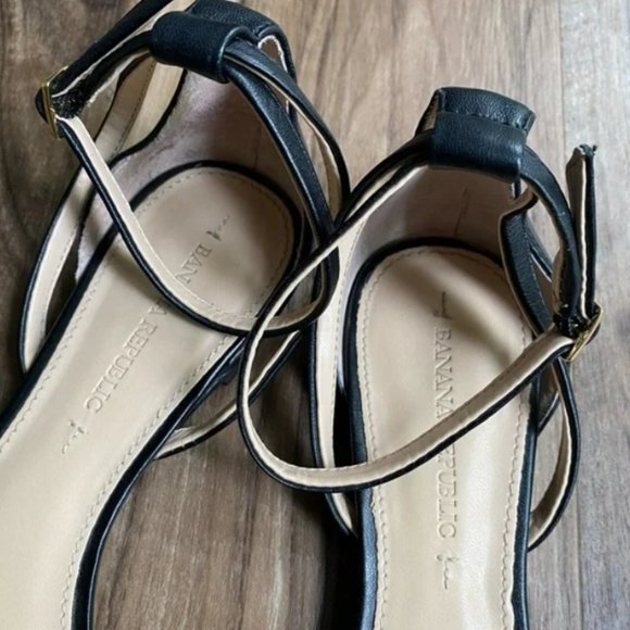 Banana Republic Black and White Print Strap Flats 8.5 - Picture 4 of 5